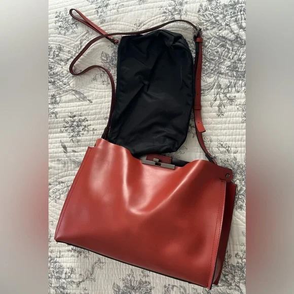 Genuine Gianni Chiarini rusty orange crossbody/shoulder bag. Made in Italy. - Picture 11 of 16